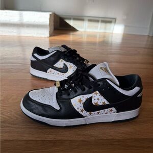 Supreme x Nike SB Dunk Low Stars
